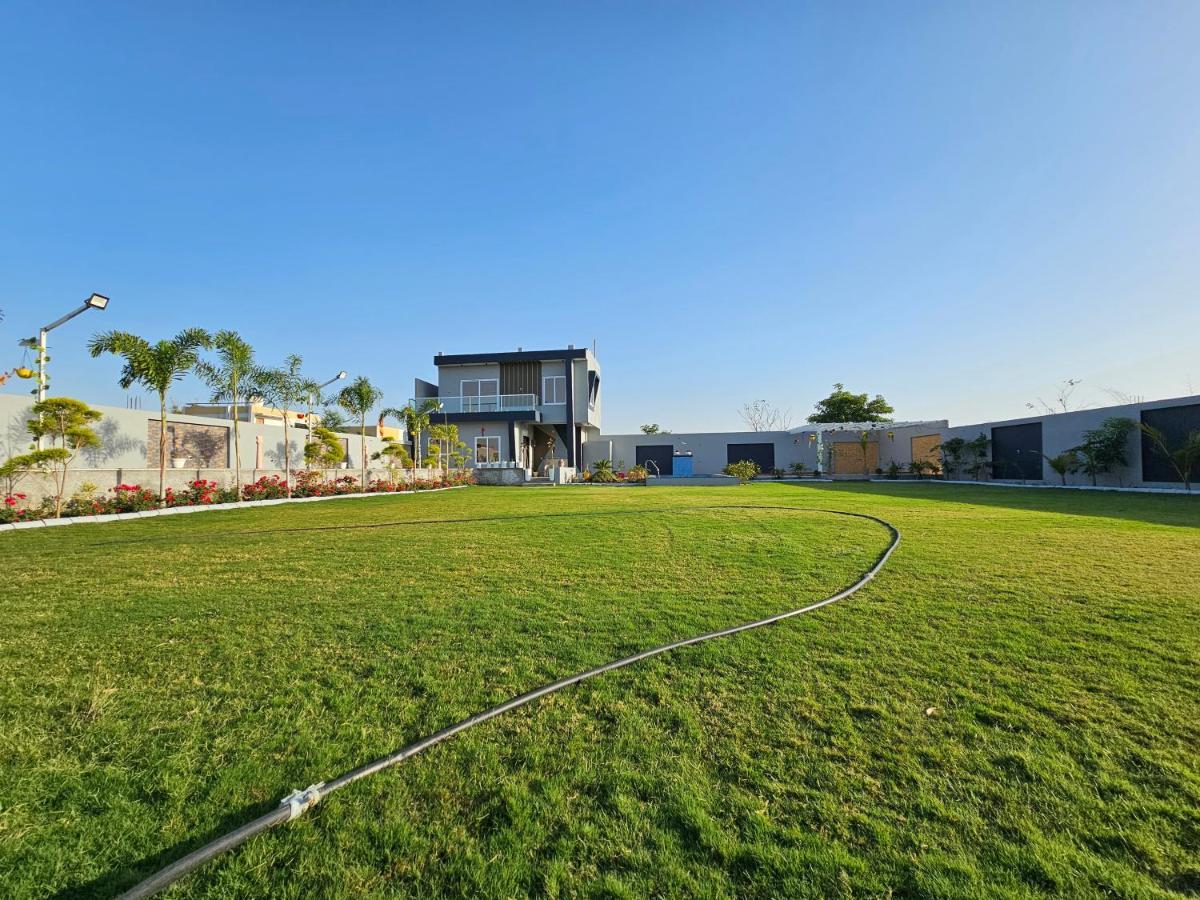 Shree Ambe Farmhouse Villa Ujjain Exterior foto