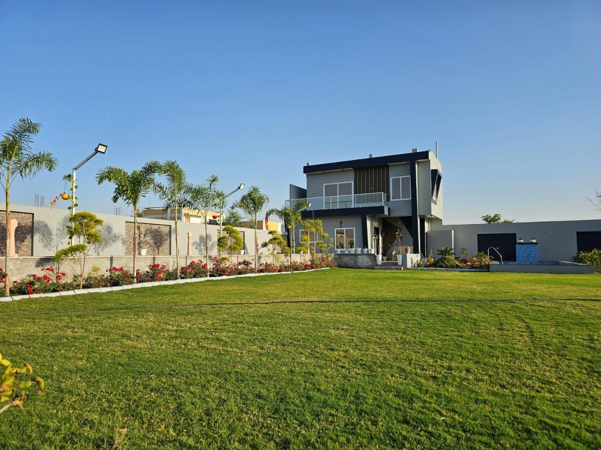 Shree Ambe Farmhouse Villa Ujjain Exterior foto